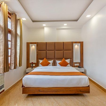Rahul Palace By Golden Tree Near Metro Station And Ajmal Khan Market Neu-Delhi Exterior foto