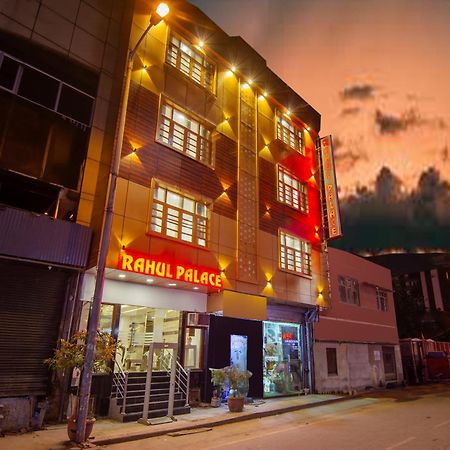 Rahul Palace By Golden Tree Near Metro Station And Ajmal Khan Market Neu-Delhi Exterior foto