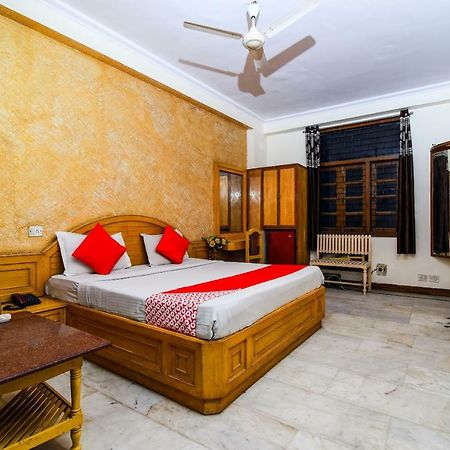 Rahul Palace By Golden Tree Near Metro Station And Ajmal Khan Market Neu-Delhi Exterior foto