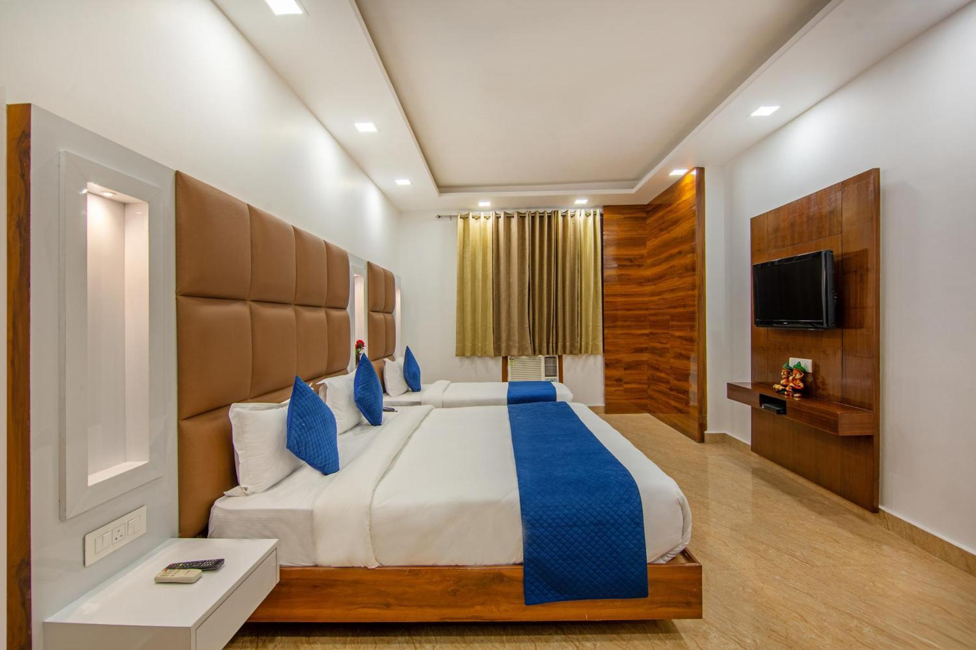 Rahul Palace By Golden Tree Near Metro Station And Ajmal Khan Market Neu-Delhi Exterior foto