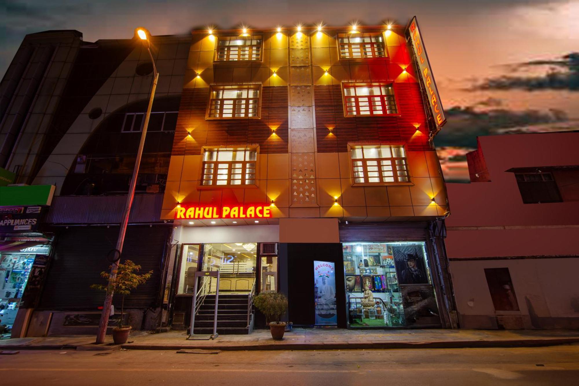 Rahul Palace By Golden Tree Near Metro Station And Ajmal Khan Market Neu-Delhi Exterior foto