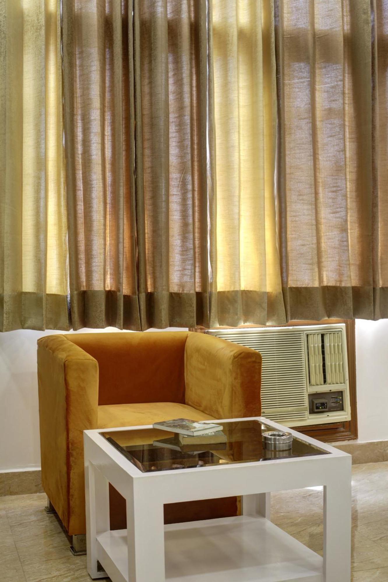 Rahul Palace By Golden Tree Near Metro Station And Ajmal Khan Market Neu-Delhi Exterior foto
