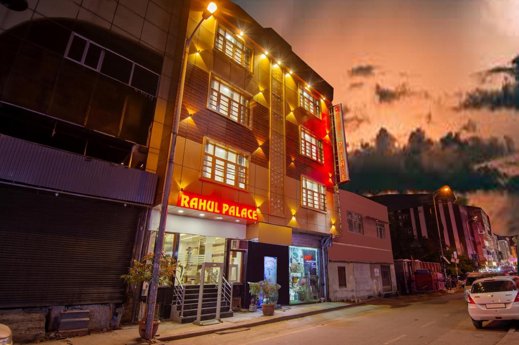 Rahul Palace By Golden Tree Near Metro Station And Ajmal Khan Market Neu-Delhi Exterior foto