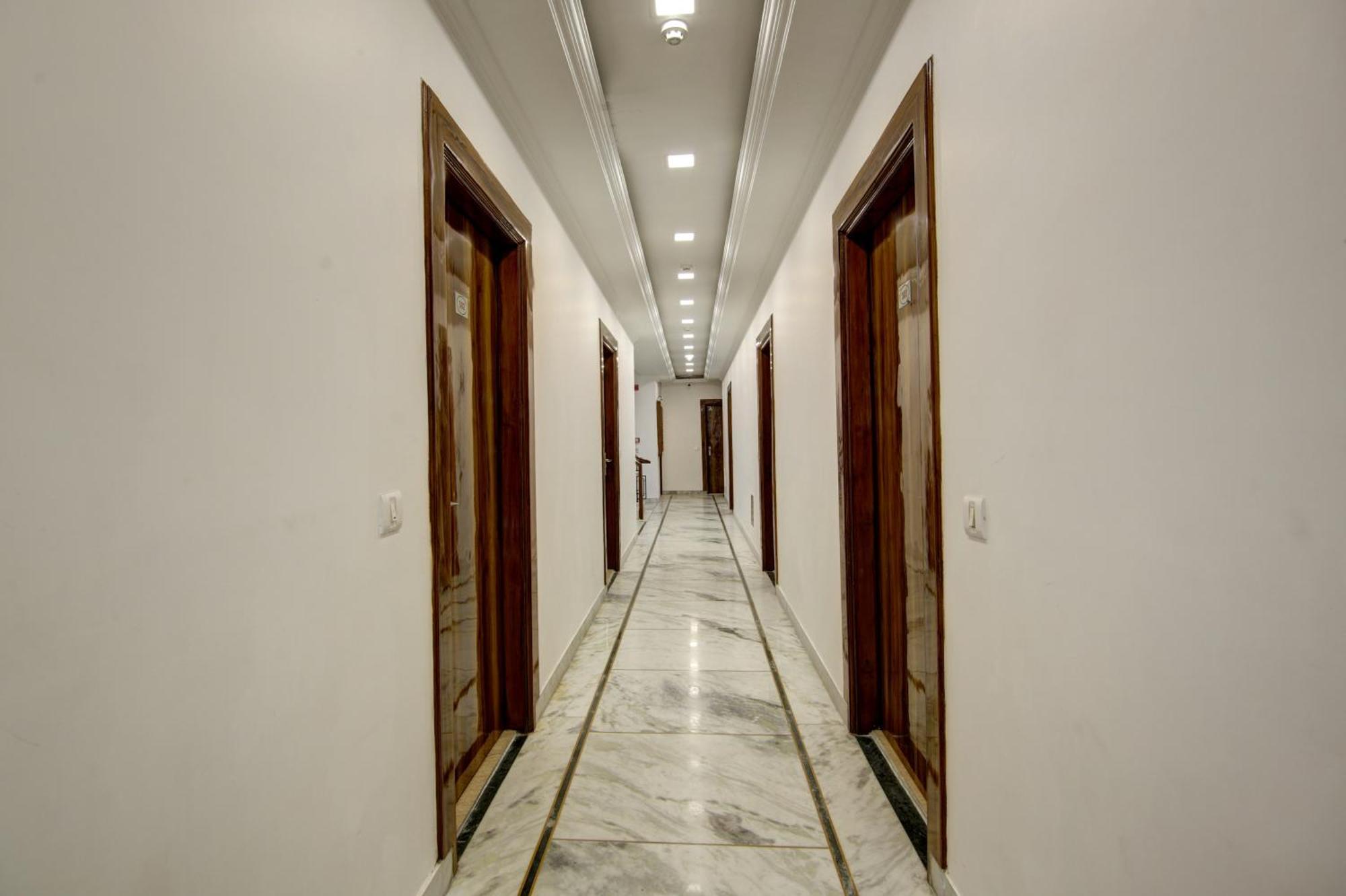 Rahul Palace By Golden Tree Near Metro Station And Ajmal Khan Market Neu-Delhi Exterior foto
