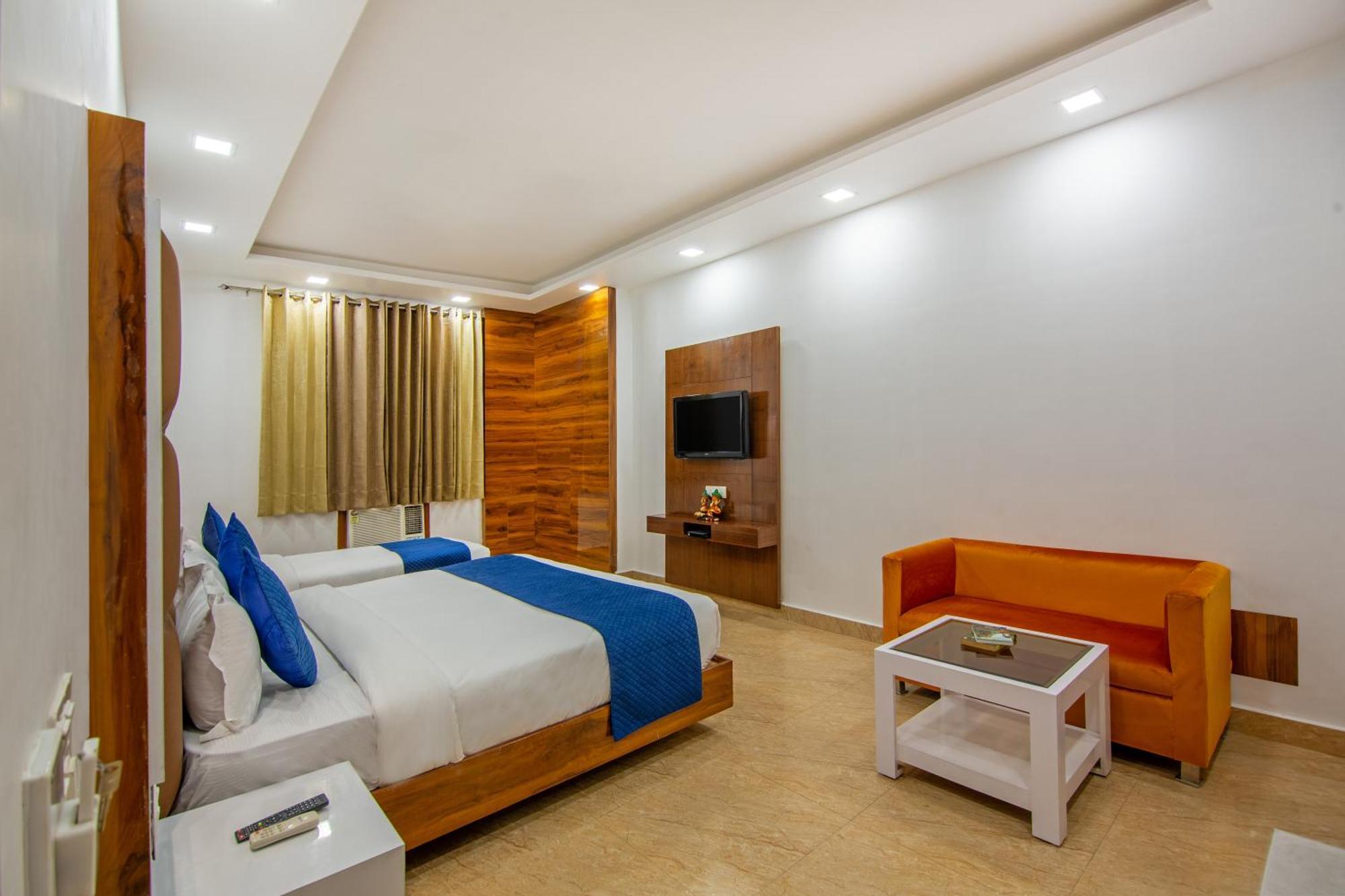 Rahul Palace By Golden Tree Near Metro Station And Ajmal Khan Market Neu-Delhi Exterior foto