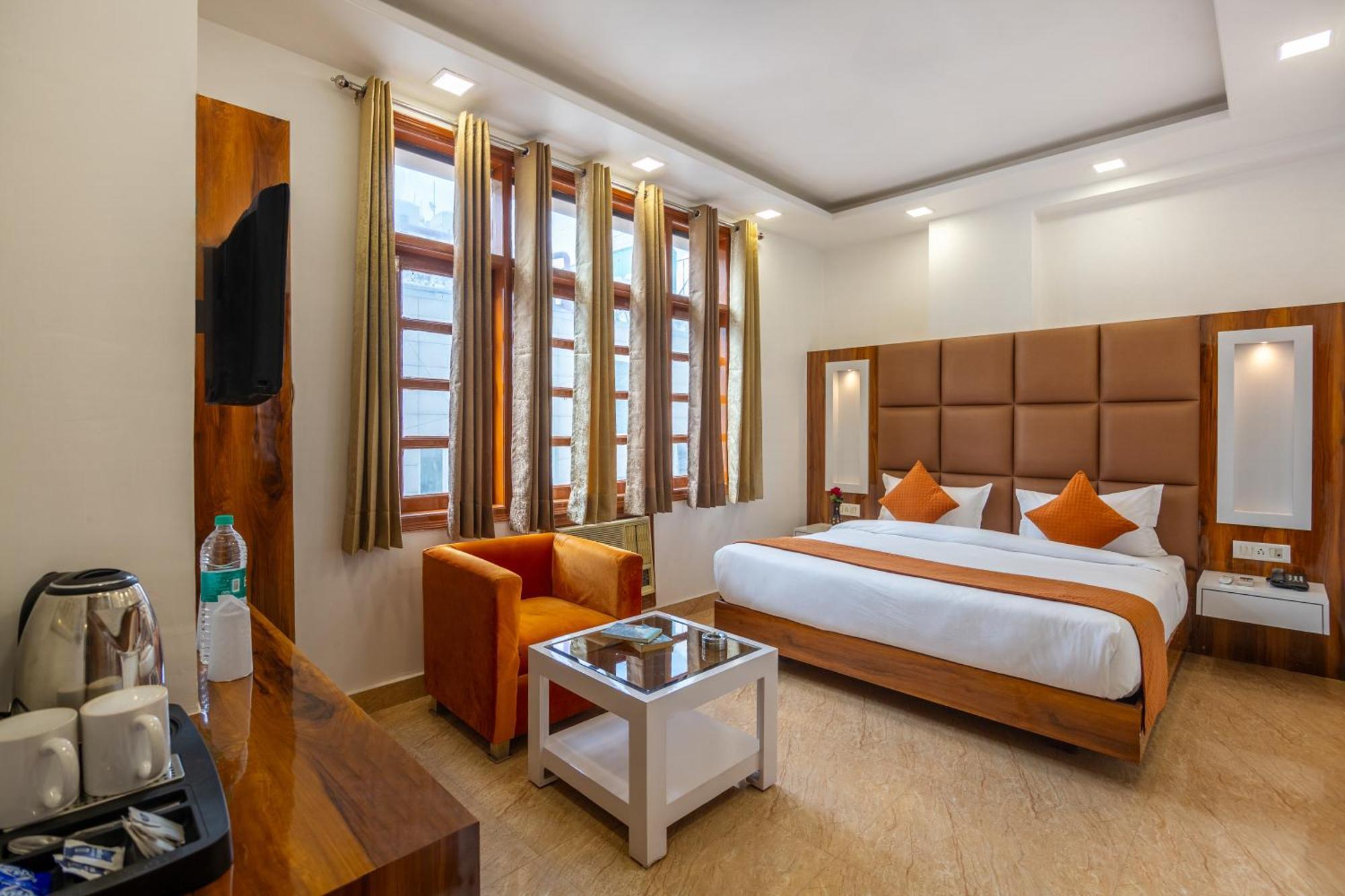 Rahul Palace By Golden Tree Near Metro Station And Ajmal Khan Market Neu-Delhi Exterior foto