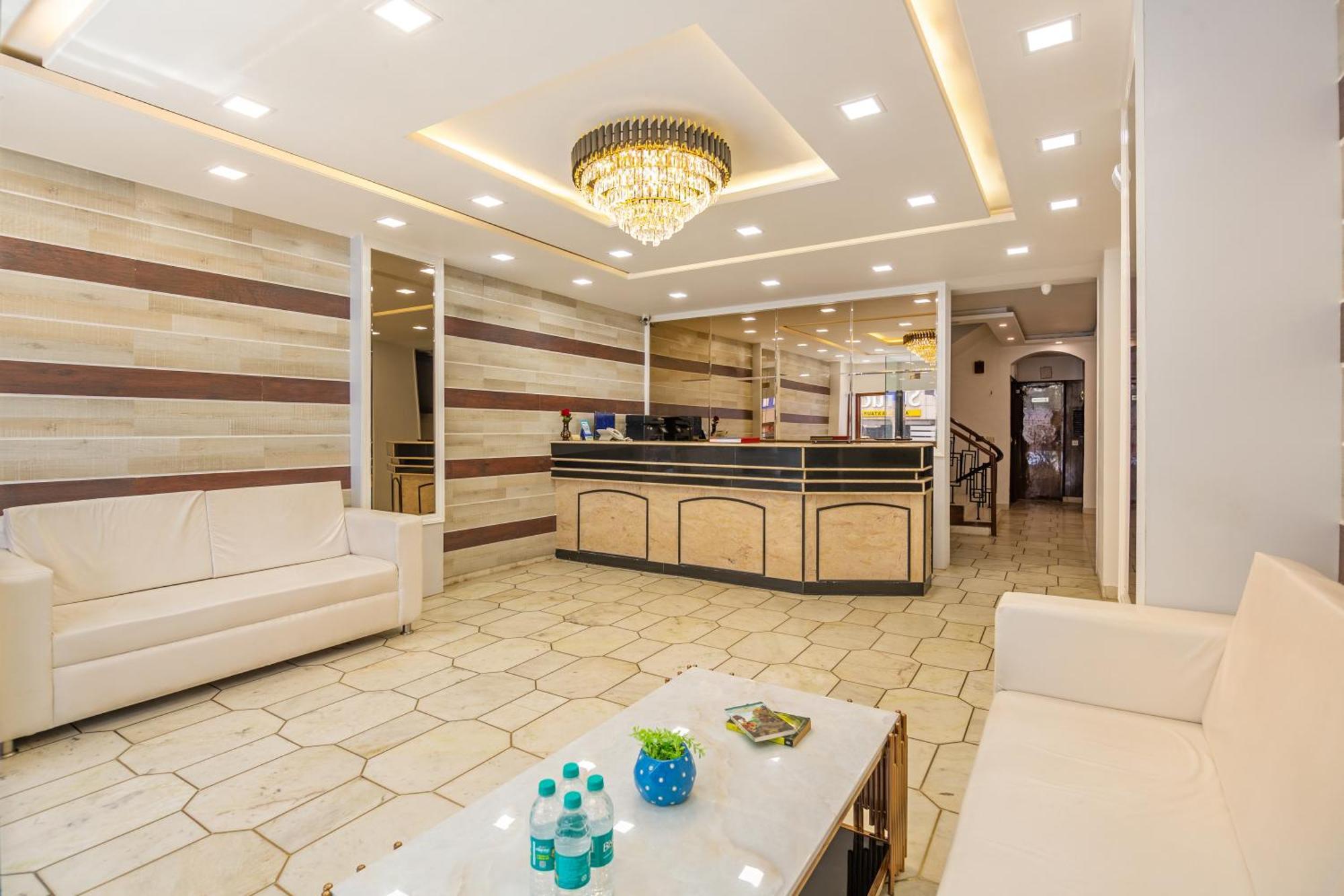 Rahul Palace By Golden Tree Near Metro Station And Ajmal Khan Market Neu-Delhi Exterior foto