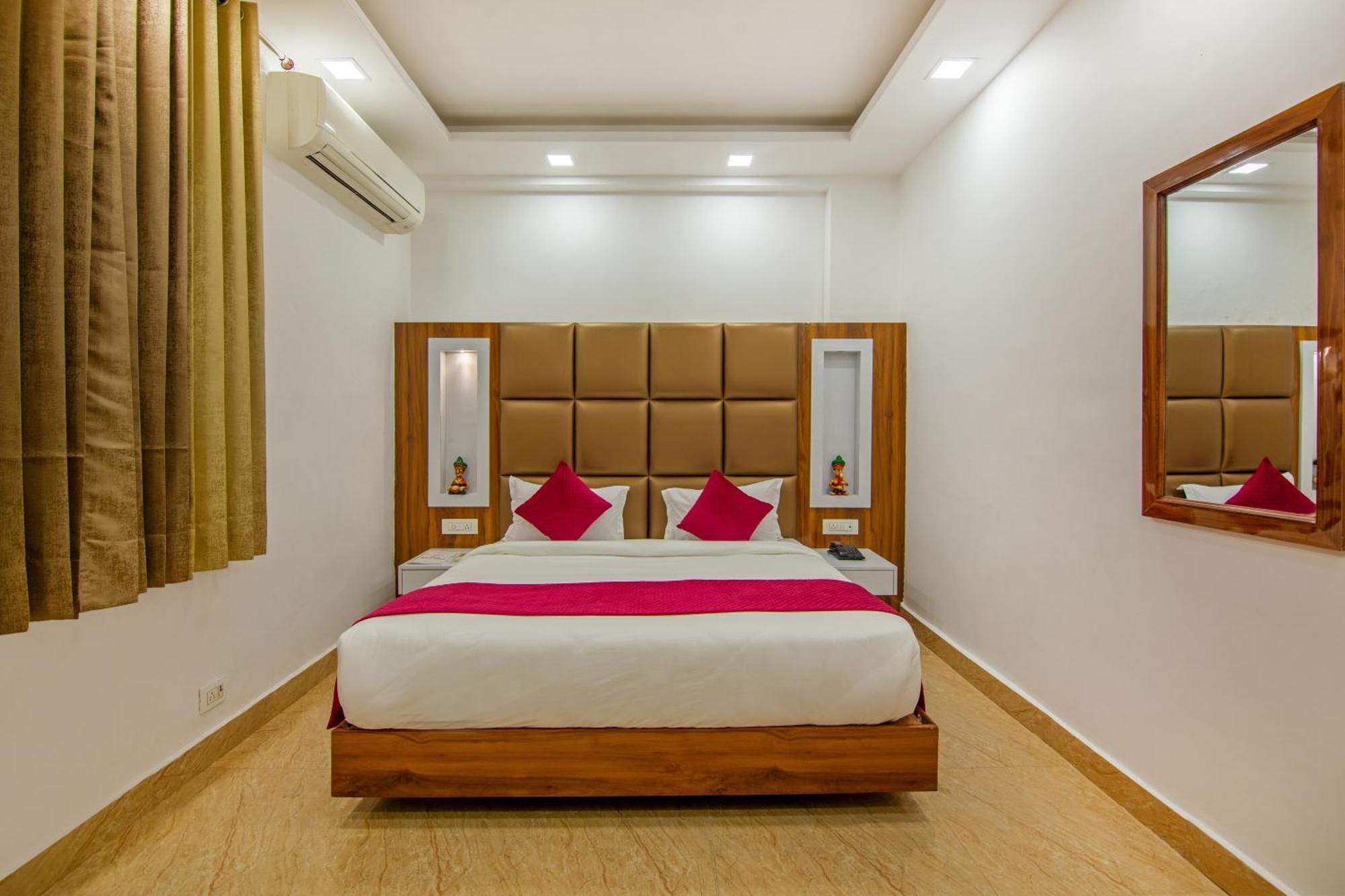 Rahul Palace By Golden Tree Near Metro Station And Ajmal Khan Market Neu-Delhi Exterior foto