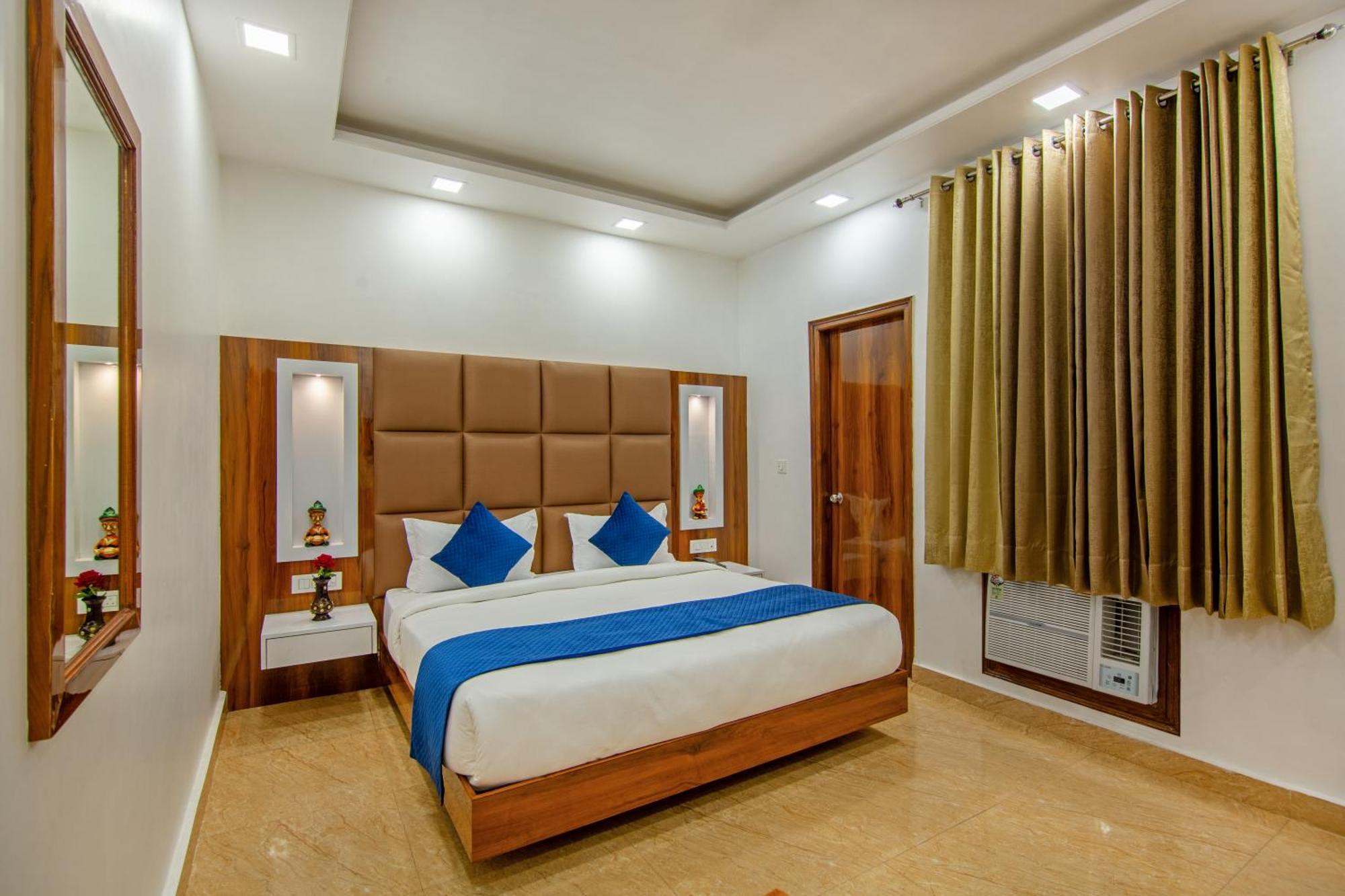 Rahul Palace By Golden Tree Near Metro Station And Ajmal Khan Market Neu-Delhi Exterior foto