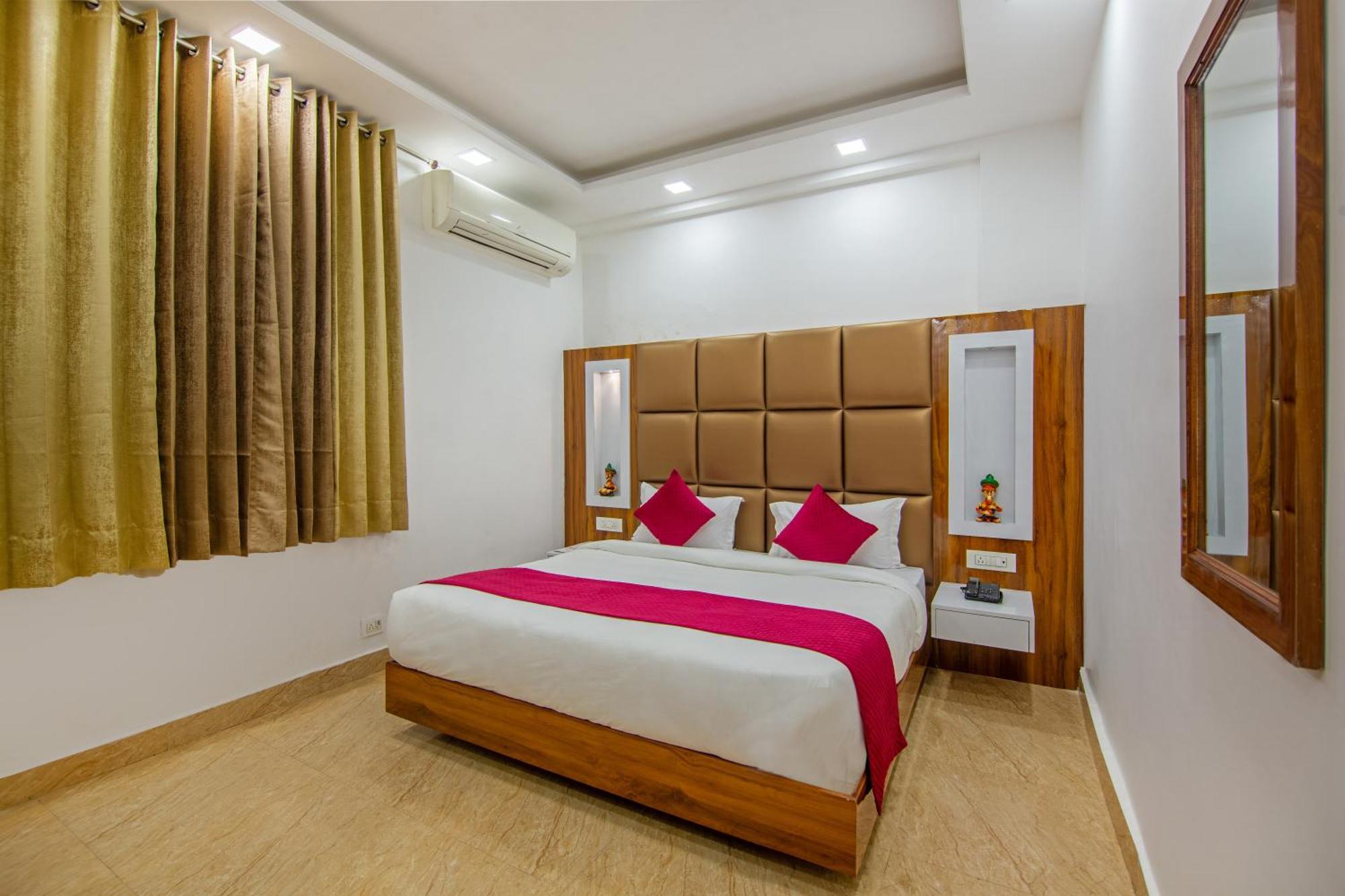 Rahul Palace By Golden Tree Near Metro Station And Ajmal Khan Market Neu-Delhi Exterior foto