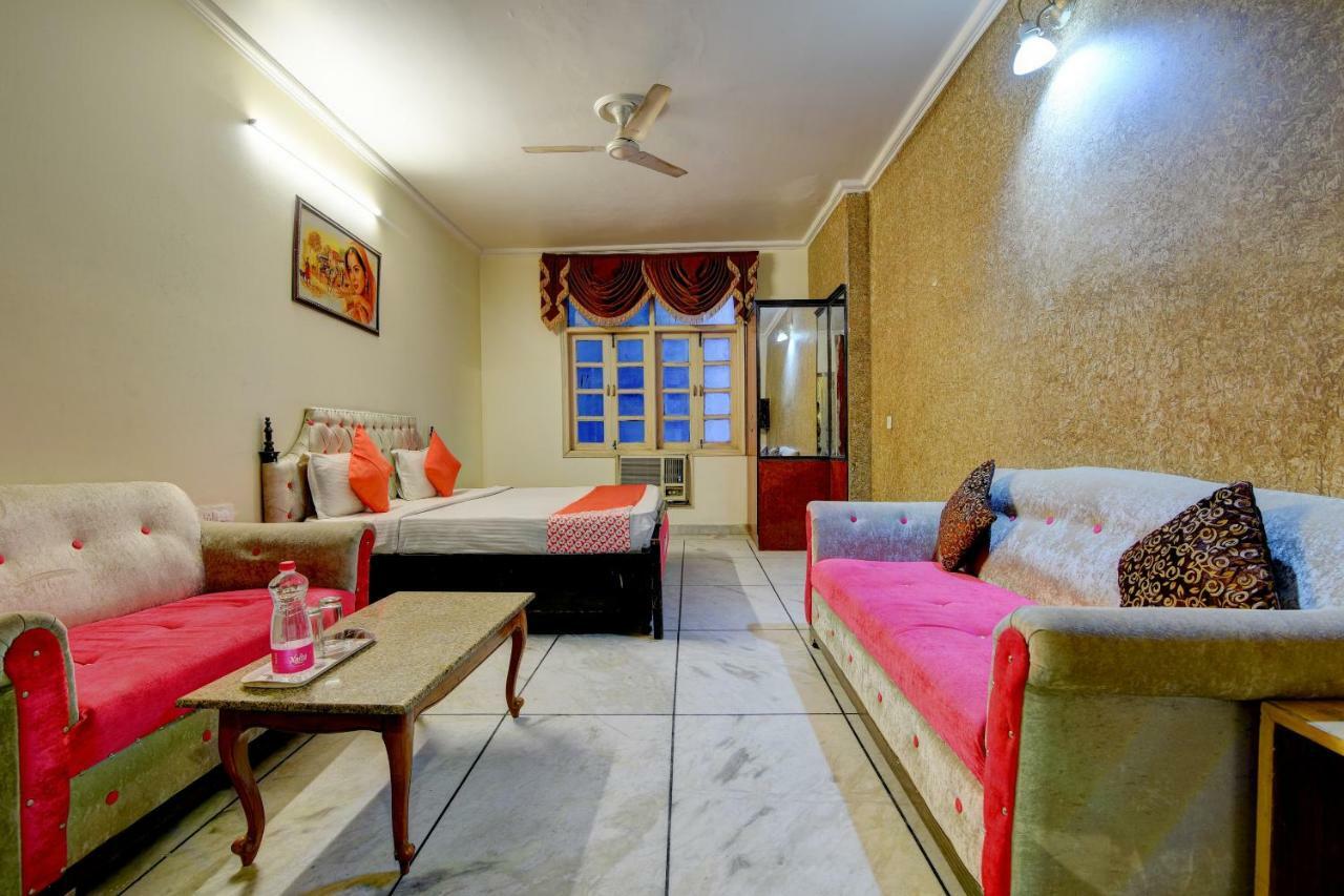 Rahul Palace By Golden Tree Near Metro Station And Ajmal Khan Market Neu-Delhi Exterior foto