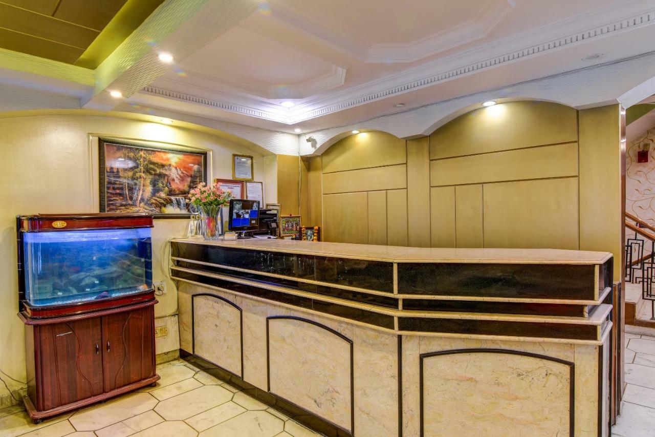 Rahul Palace By Golden Tree Near Metro Station And Ajmal Khan Market Neu-Delhi Exterior foto