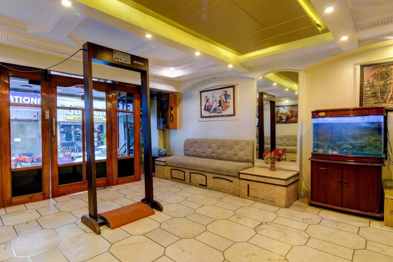 Rahul Palace By Golden Tree Near Metro Station And Ajmal Khan Market Neu-Delhi Exterior foto