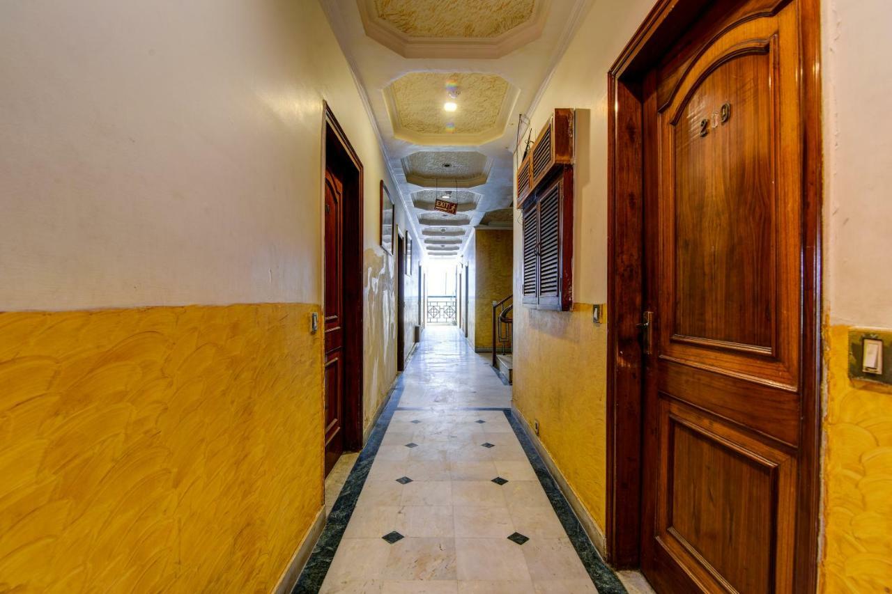 Rahul Palace By Golden Tree Near Metro Station And Ajmal Khan Market Neu-Delhi Exterior foto