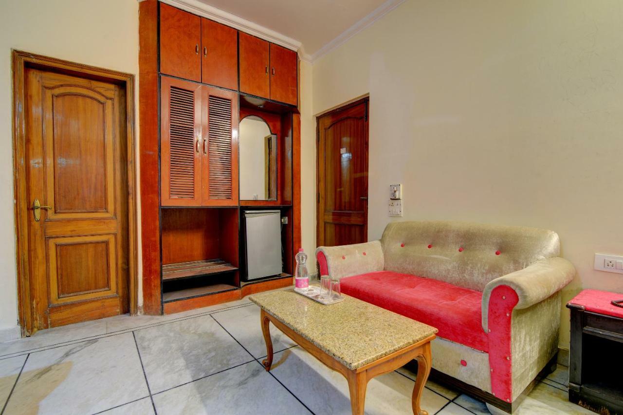 Rahul Palace By Golden Tree Near Metro Station And Ajmal Khan Market Neu-Delhi Exterior foto