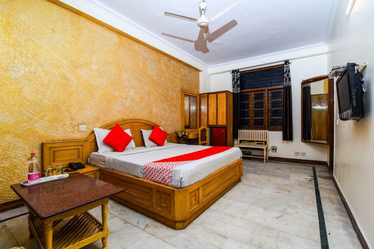 Rahul Palace By Golden Tree Near Metro Station And Ajmal Khan Market Neu-Delhi Exterior foto
