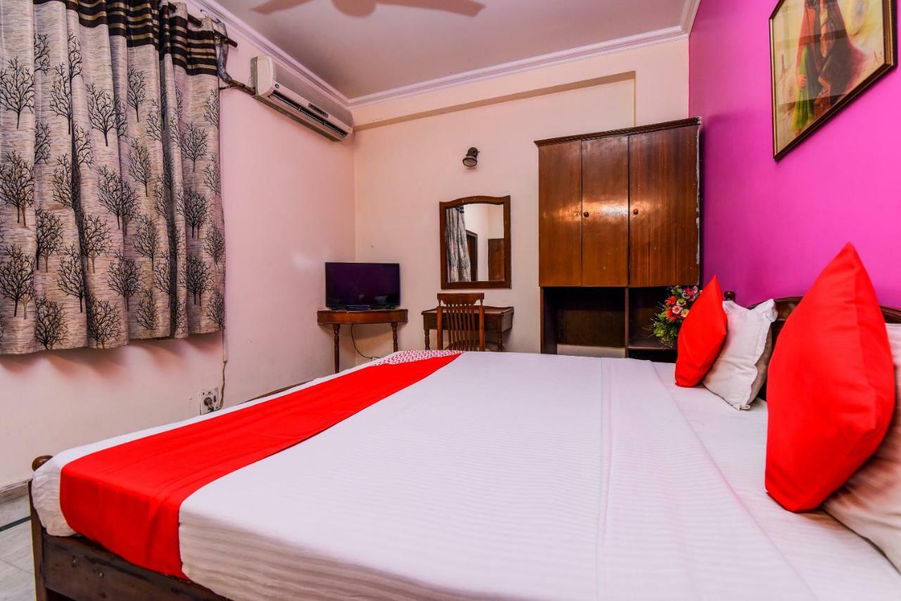 Rahul Palace By Golden Tree Near Metro Station And Ajmal Khan Market Neu-Delhi Exterior foto