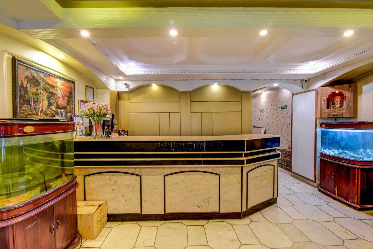 Rahul Palace By Golden Tree Near Metro Station And Ajmal Khan Market Neu-Delhi Exterior foto