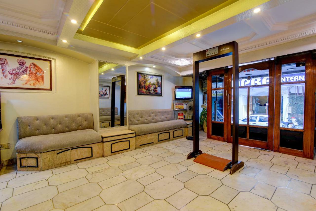 Rahul Palace By Golden Tree Near Metro Station And Ajmal Khan Market Neu-Delhi Exterior foto