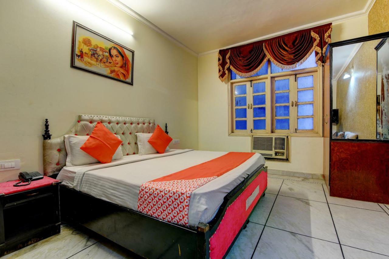 Rahul Palace By Golden Tree Near Metro Station And Ajmal Khan Market Neu-Delhi Exterior foto