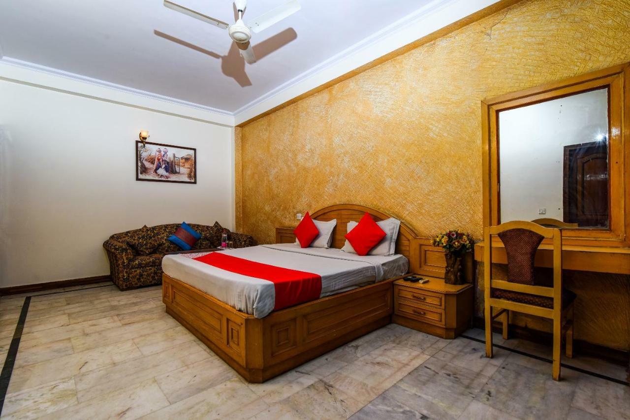 Rahul Palace By Golden Tree Near Metro Station And Ajmal Khan Market Neu-Delhi Exterior foto