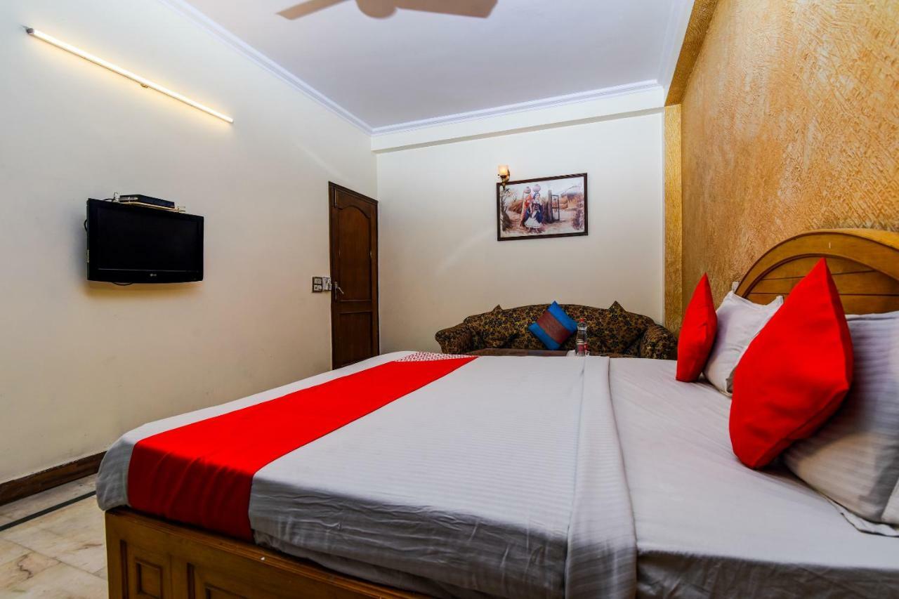 Rahul Palace By Golden Tree Near Metro Station And Ajmal Khan Market Neu-Delhi Exterior foto