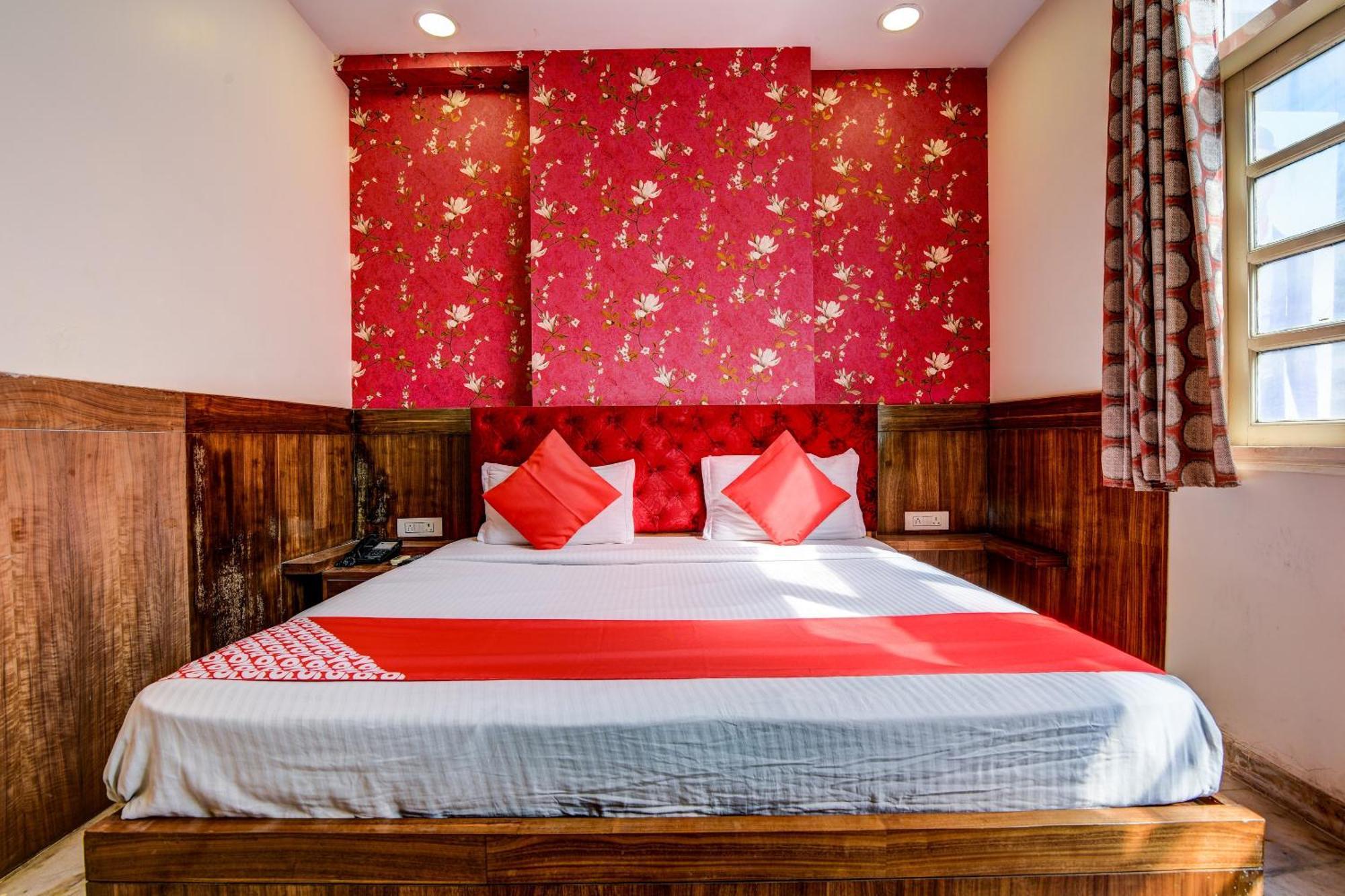 Rahul Palace By Golden Tree Near Metro Station And Ajmal Khan Market Neu-Delhi Exterior foto